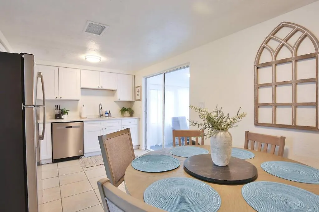 Holiday home Hot Tub Retreat With Big Private Fenced Yard By Beach