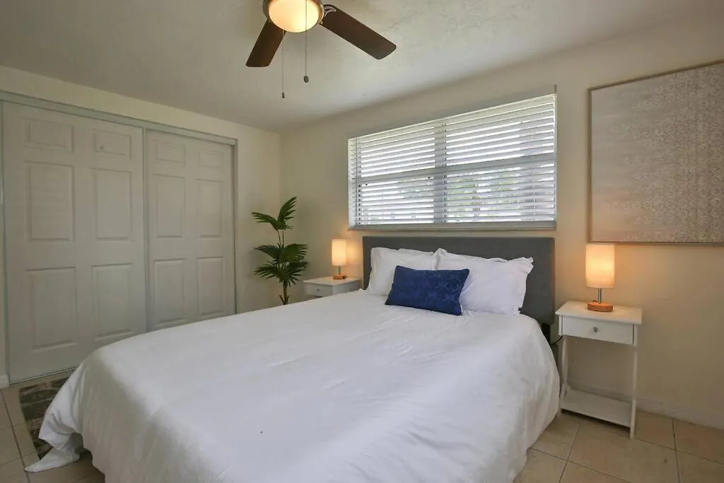 Holiday home Hot Tub Retreat With Big Private Fenced Yard By Beach Sarasota