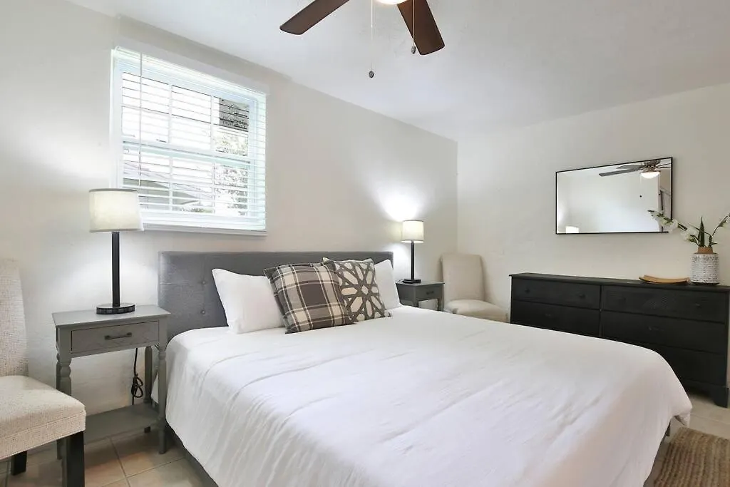 Hot Tub Retreat With Big Private Fenced Yard By Beach * Sarasota