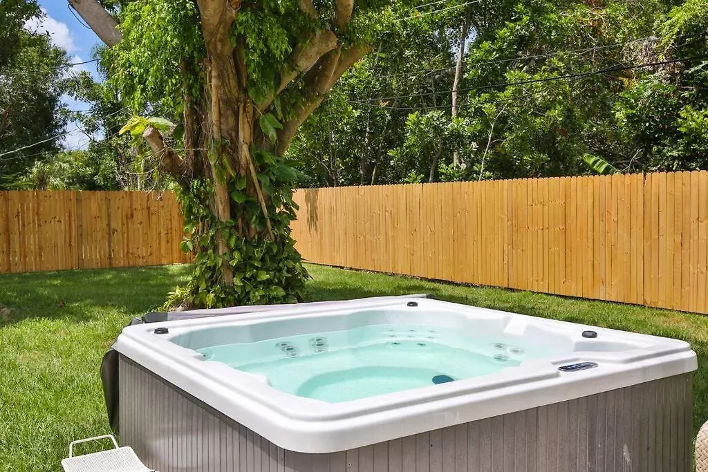 Hot Tub Retreat With Big Private Fenced Yard By Beach