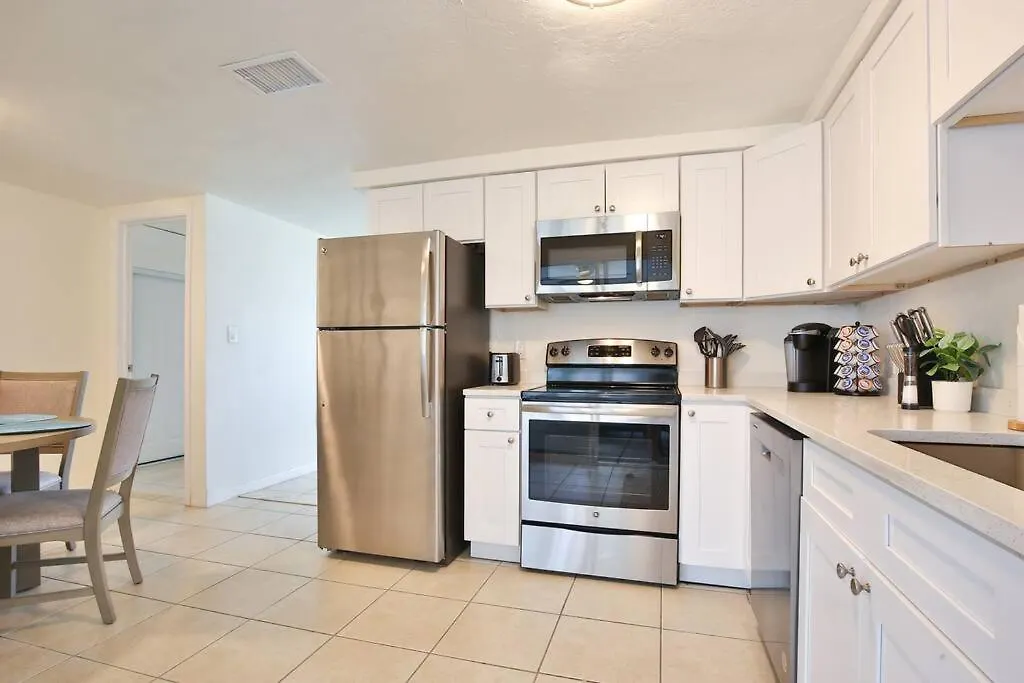 Hot Tub Retreat With Big Private Fenced Yard By Beach Holiday home Sarasota