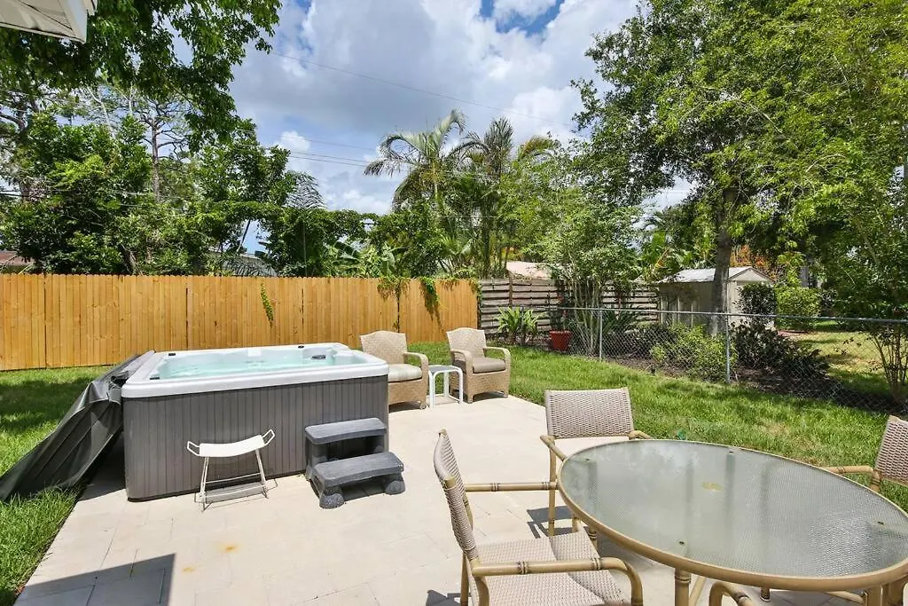 Hot Tub Retreat With Big Private Fenced Yard By Beach Holiday home *