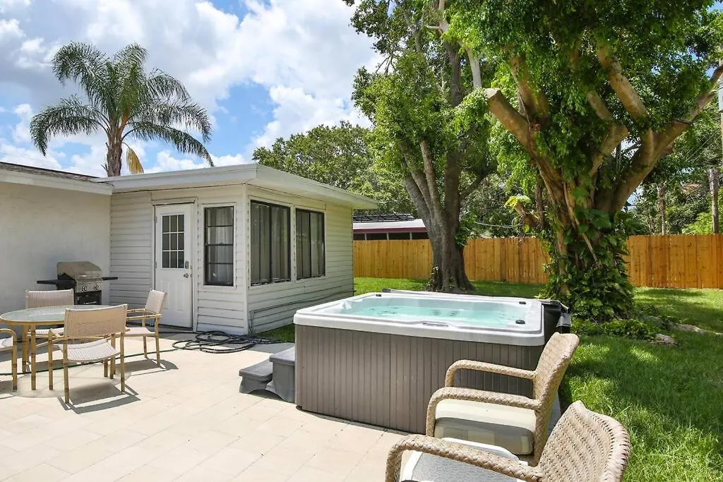 Holiday home Hot Tub Retreat With Big Private Fenced Yard By Beach Sarasota