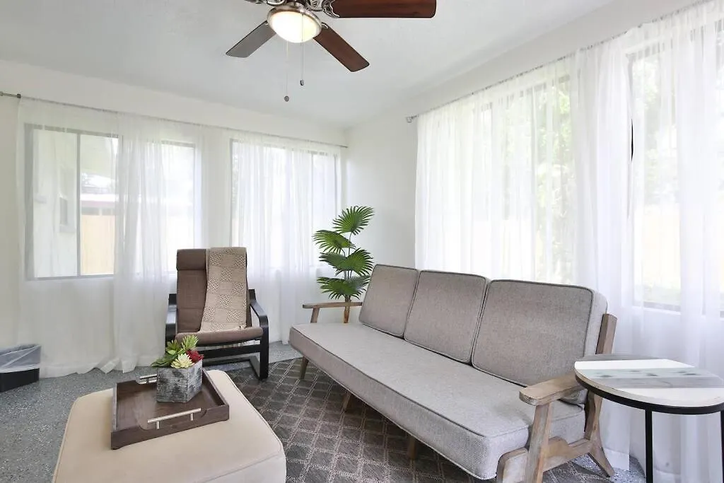 Hot Tub Retreat With Big Private Fenced Yard By Beach Sarasota