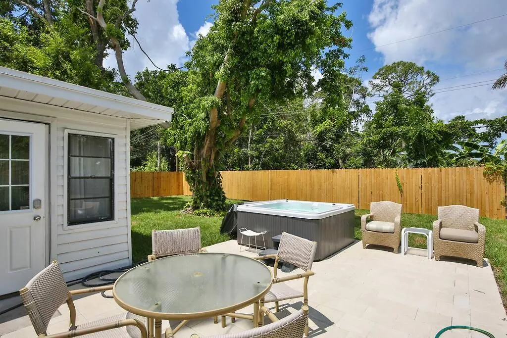 Hot Tub Retreat With Big Private Fenced Yard By Beach