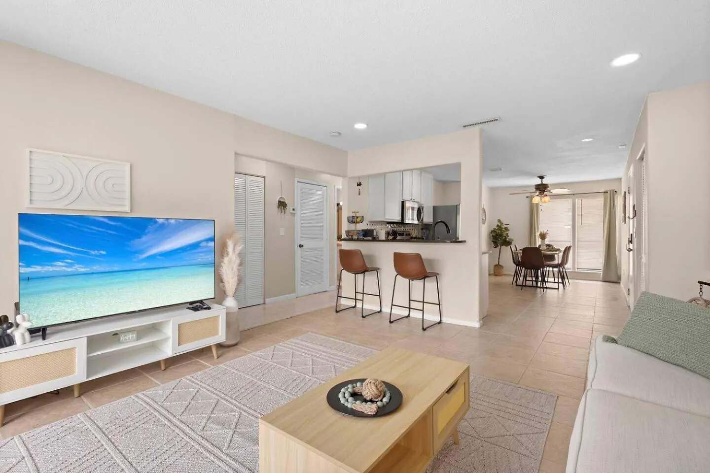 Apartment Boho Style 2bd 1 Bath Heated Pool, 6 Min Siesta *