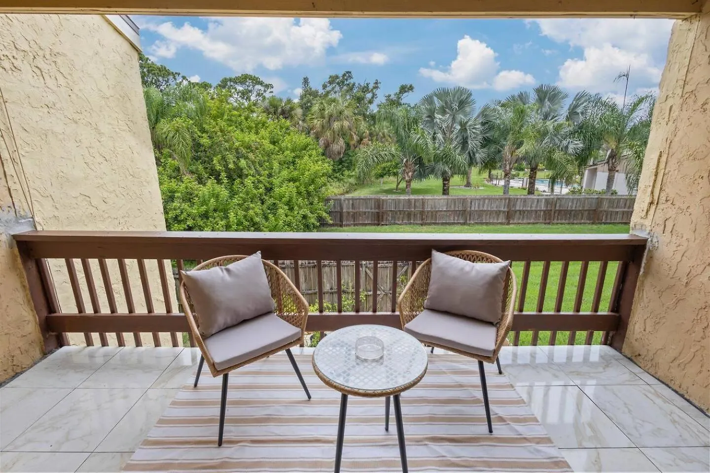 Boho Style 2bd 1 Bath Heated Pool, 6 Min Siesta *