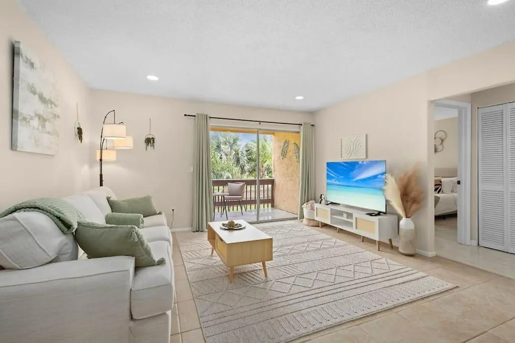 Boho Style 2bd 1 Bath Heated Pool, 6 Min Siesta Apartment