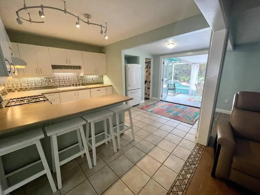Holiday home Outside Oasis, 1 Mile To Siesta Key!