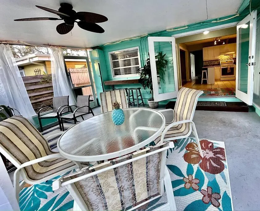Holiday home Outside Oasis, 1 Mile To Siesta Key! Sarasota