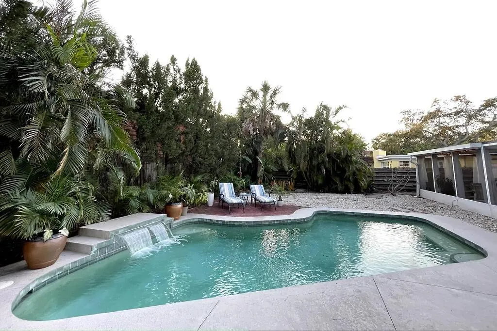 Outside Oasis, 1 Mile To Siesta Key! Holiday home Sarasota