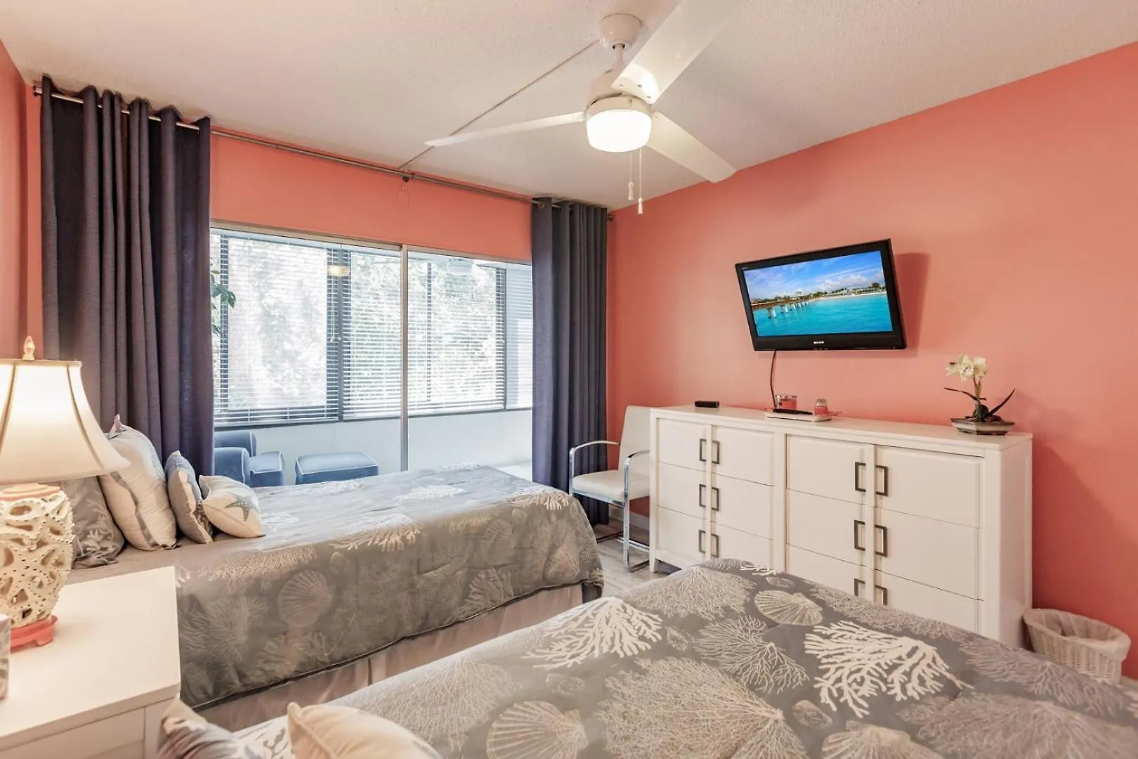 1255-202 Steps From The Bay With Pool Views