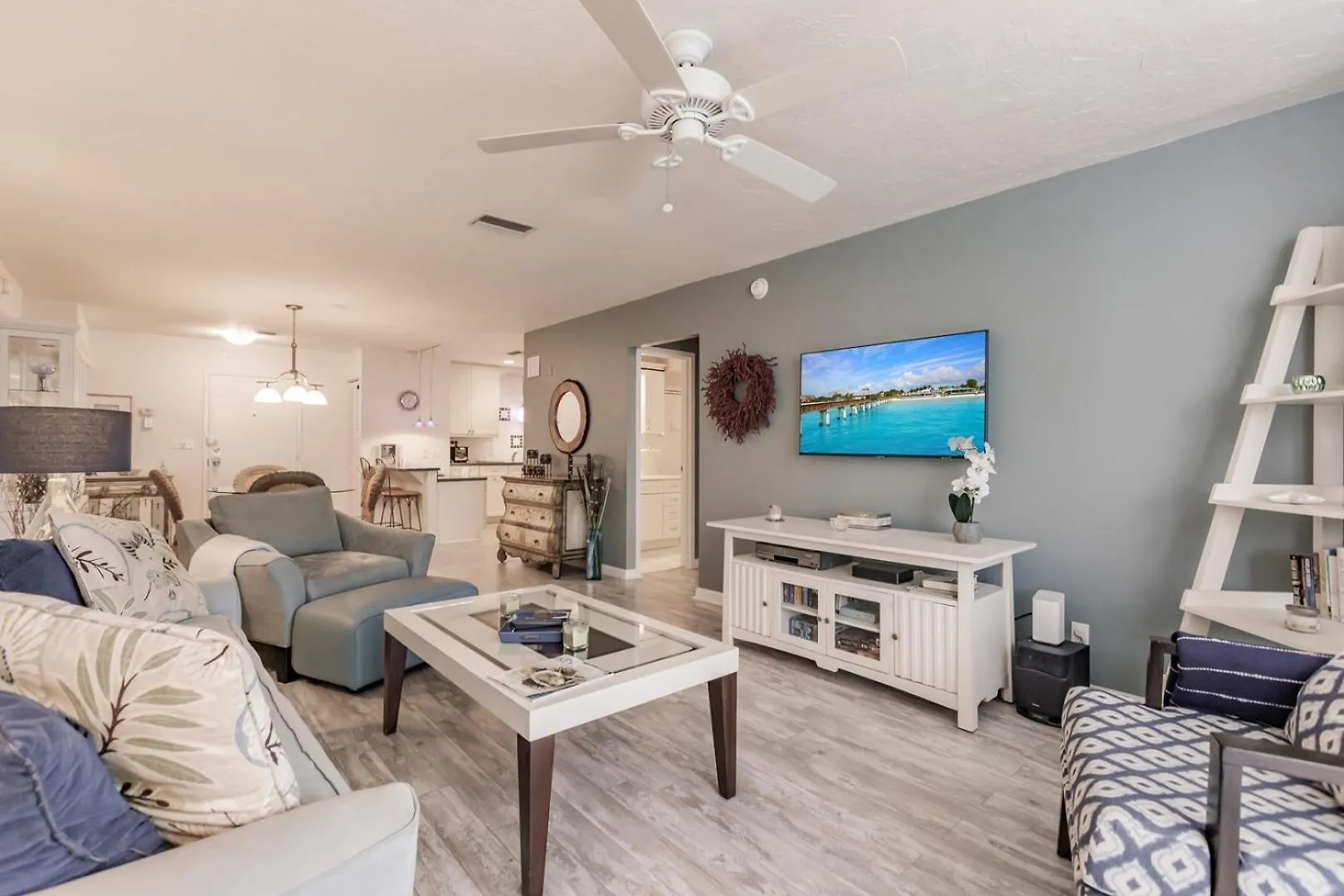 Holiday home 1255-202 Steps From The Bay With Pool Views Sarasota