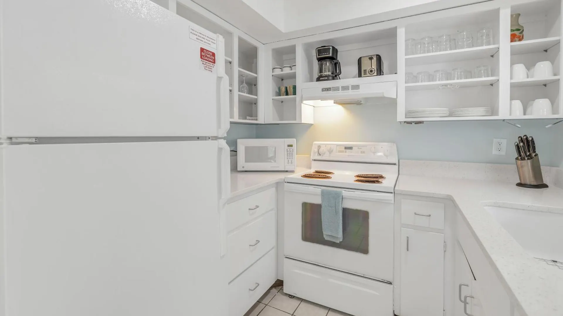 Private Patio, Walk To All! 5min- Siesta Keys Beach, 1min- Shopping Dining & Entertainment! * Sarasota