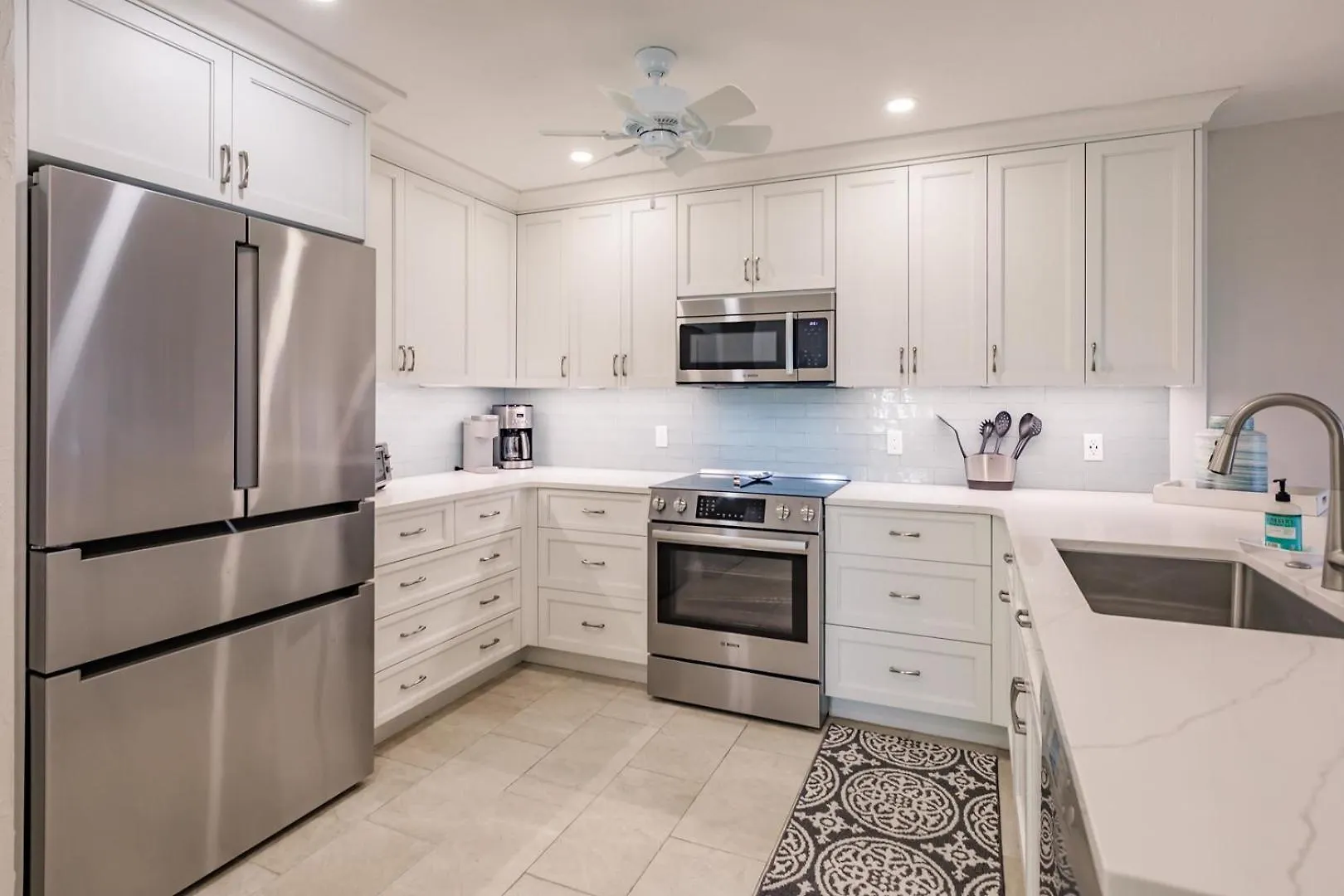 1055-607 Pond View High Rise With Remodeled Kitchen Holiday home *