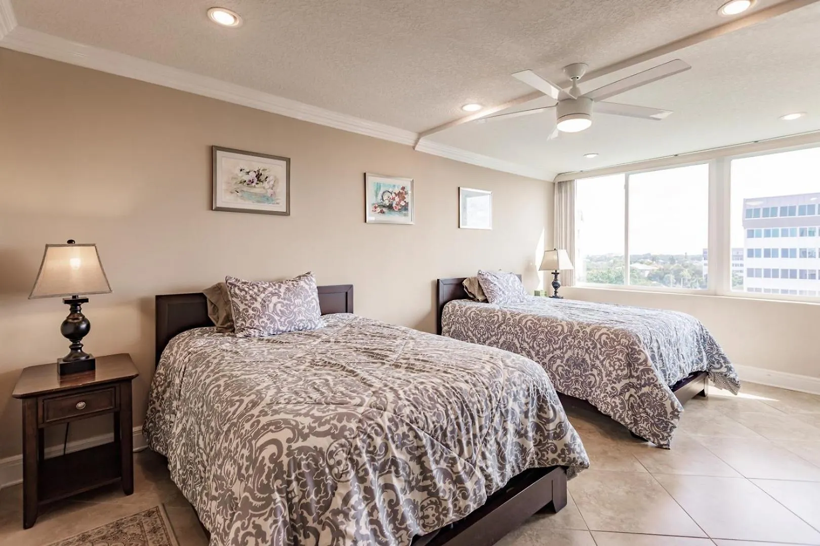 1055-606 Gulf Side High Rise With Pond View Sarasota