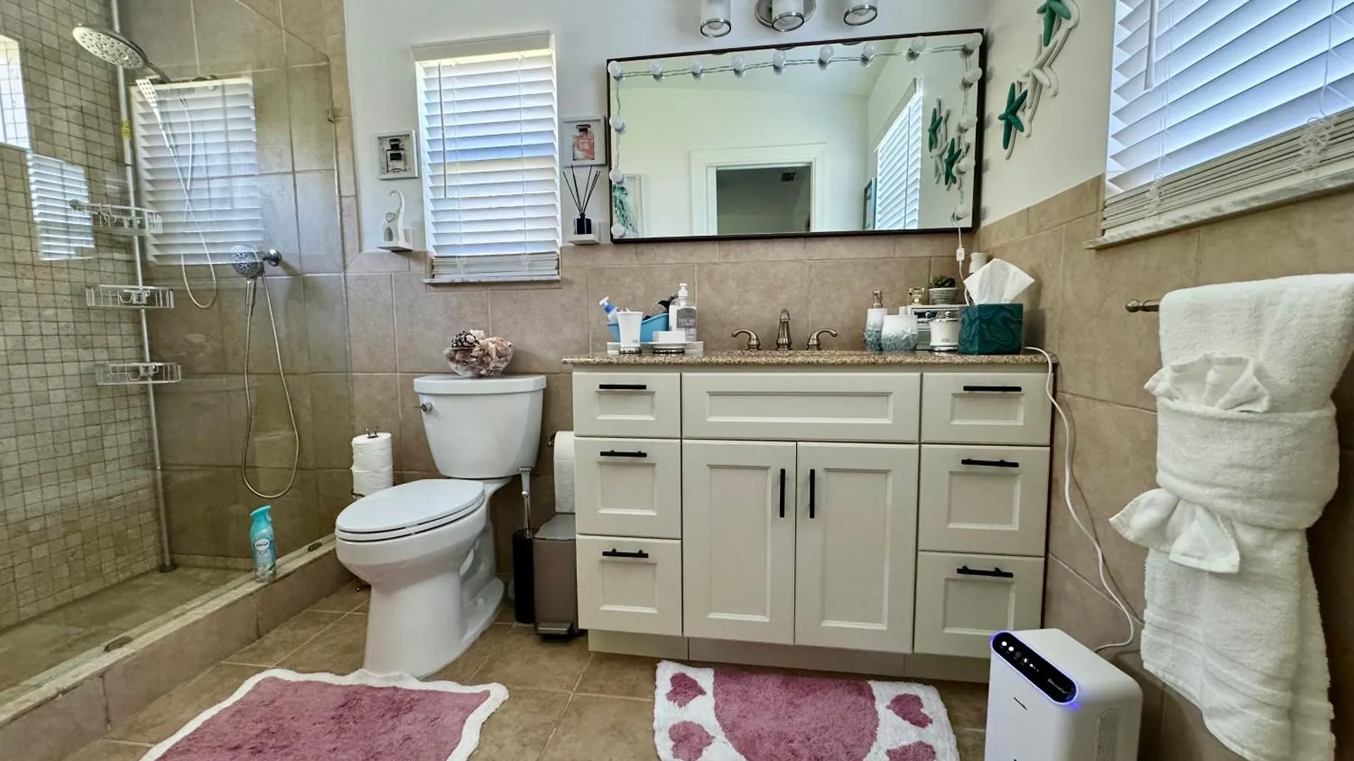 Location Siesta 1 Mile Away With Hot