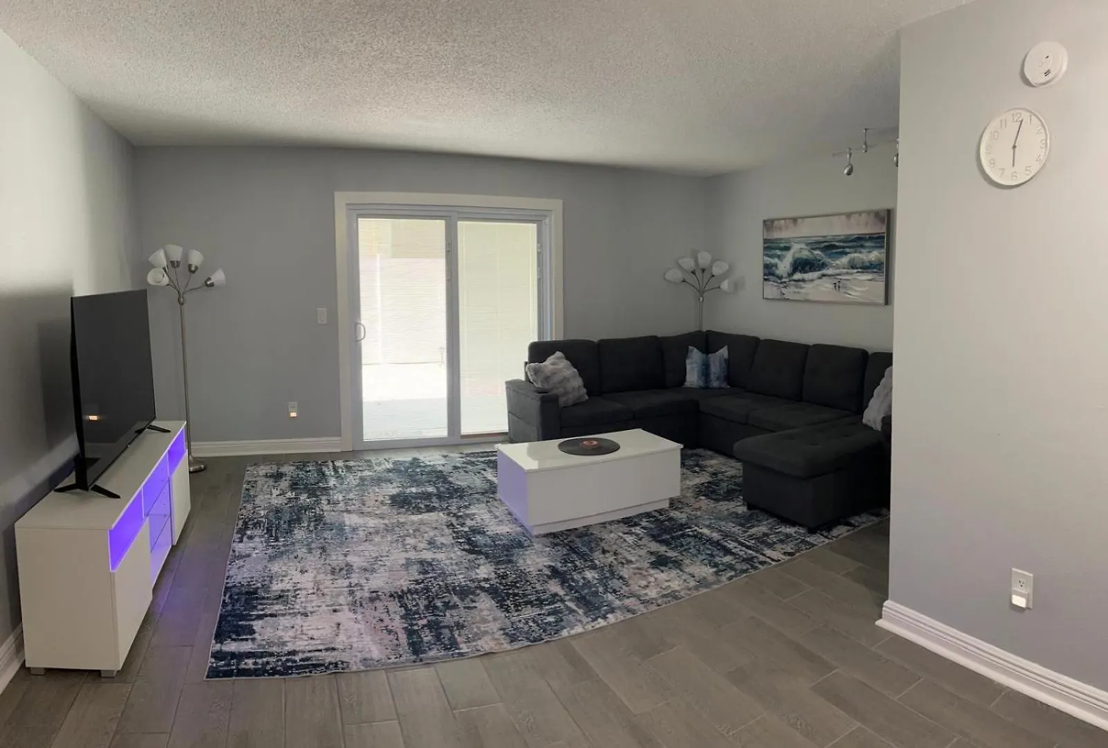 Modern 3bad2bath Condo, Ground Floor, With Backyard And Shared Heated Pool, 1 Min To Food , Shopping Plaza And 10 Min To Siesta *