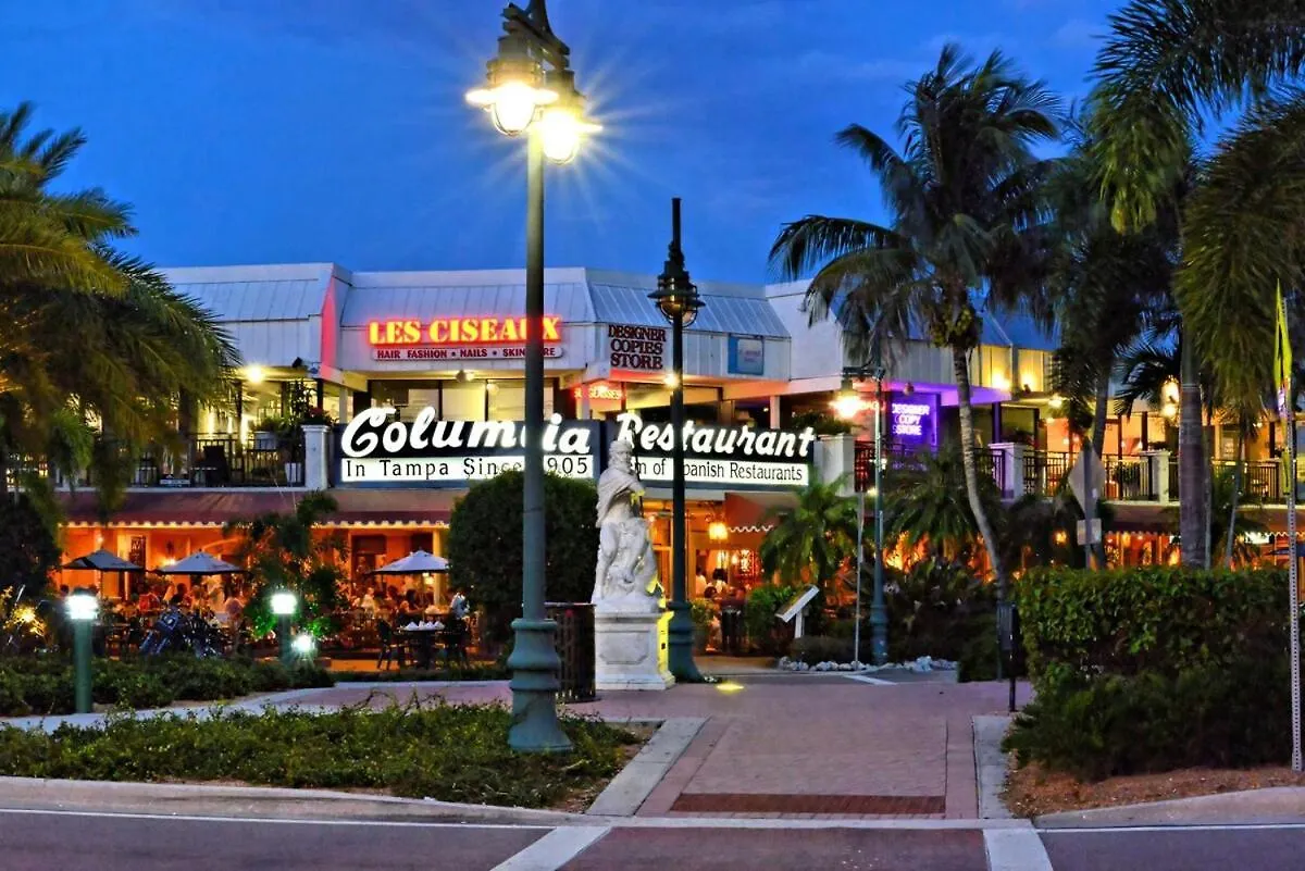 Walkable To Beach, Restaurants, Entertainment!