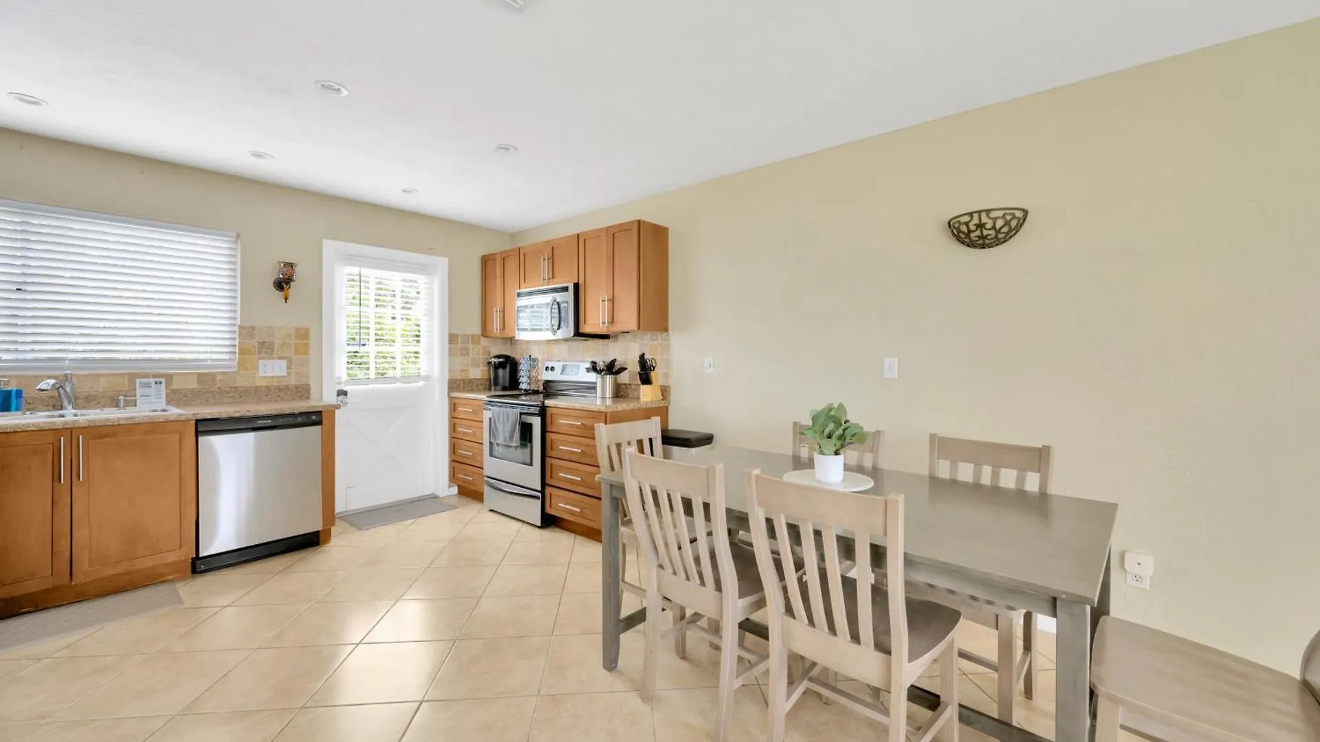 Holiday home Remodel House With Heated Pool, Patio And Gas Grill! *