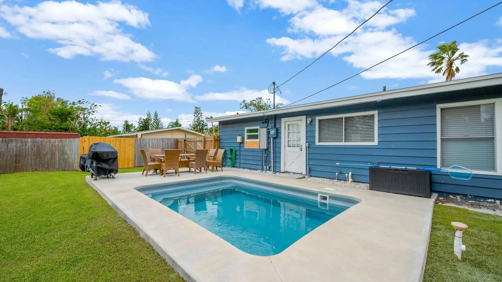 Remodel House With Heated Pool, Patio And Gas Grill! Holiday home