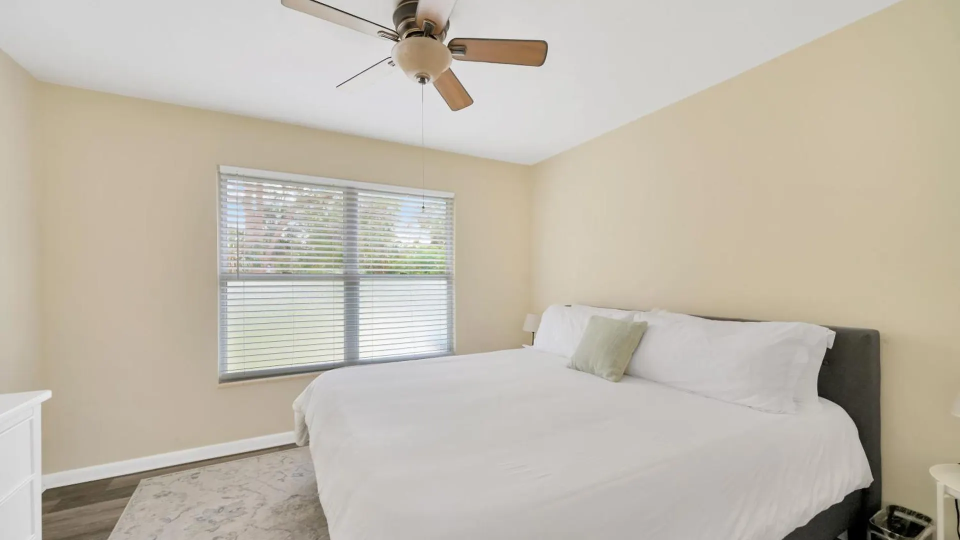 Remodel House With Heated Pool, Patio And Gas Grill! Holiday home Sarasota