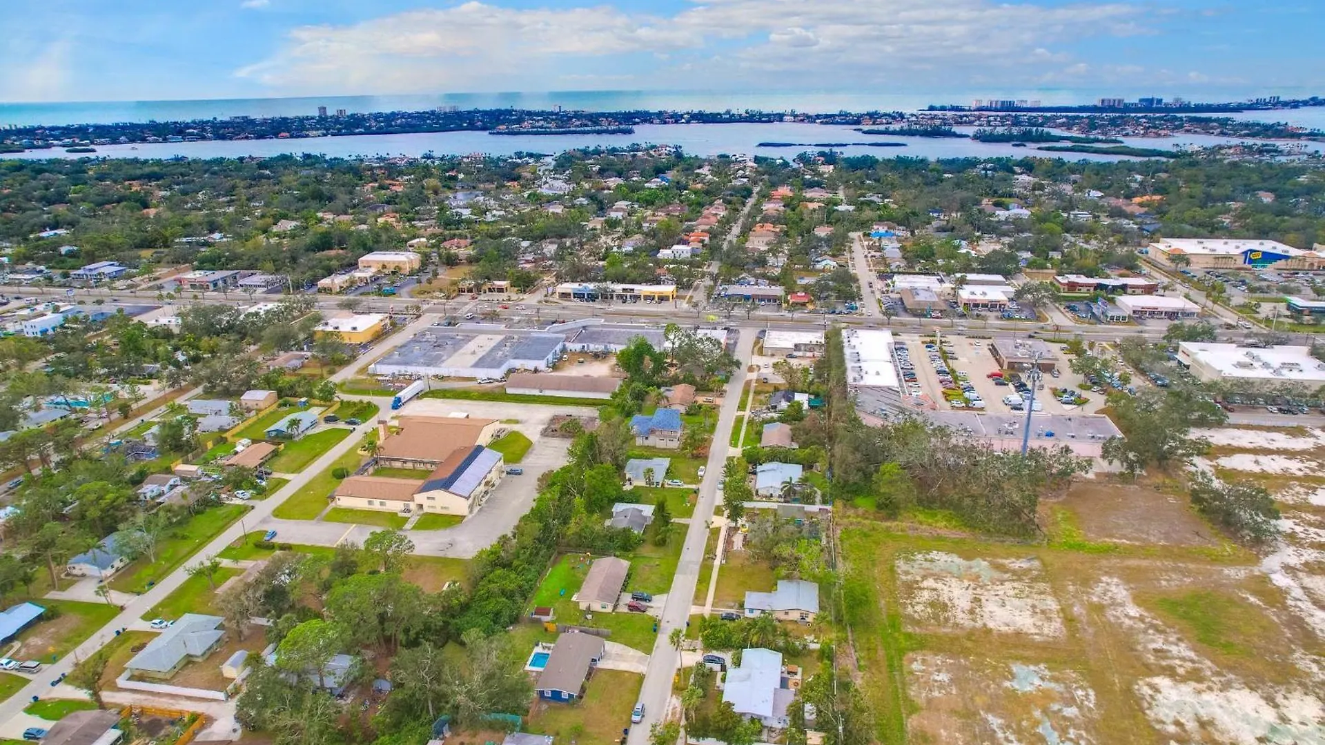 Holiday home Remodel House With Heated Pool, Patio And Gas Grill! Sarasota
