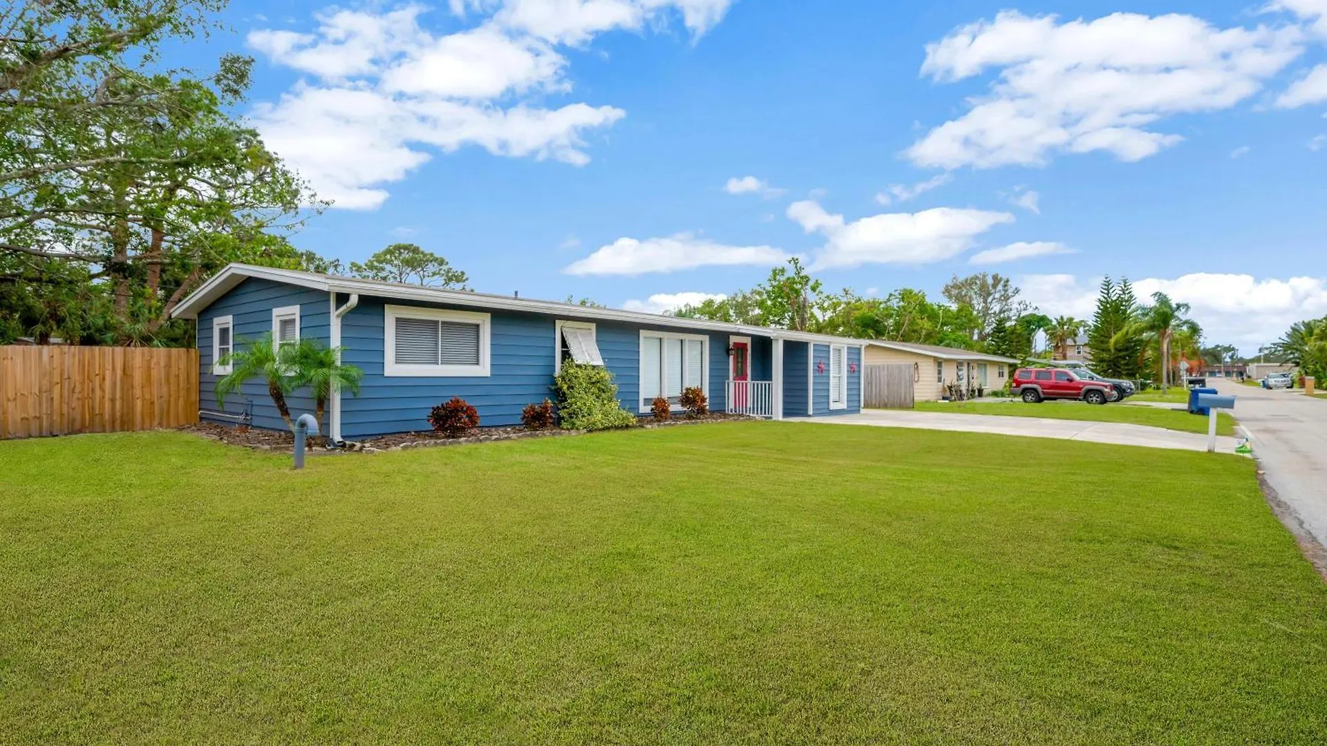 Remodel House With Heated Pool, Patio And Gas Grill! Holiday home Sarasota
