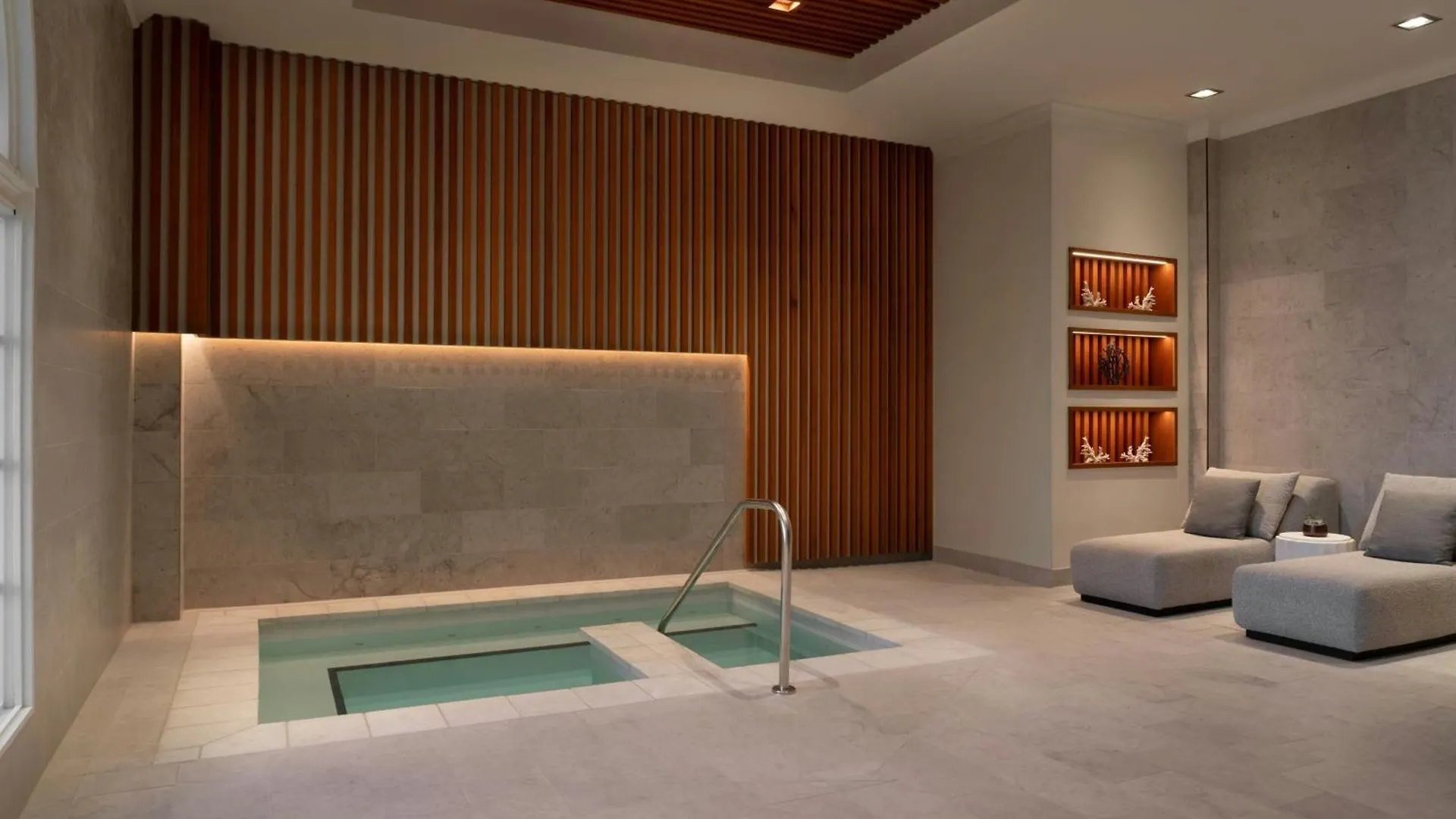 The Ritz-carlton, 5*