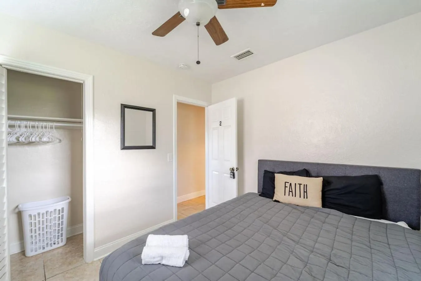 Cozy Coastal Paradise On Siesta Key 7 Mins To Holiday home