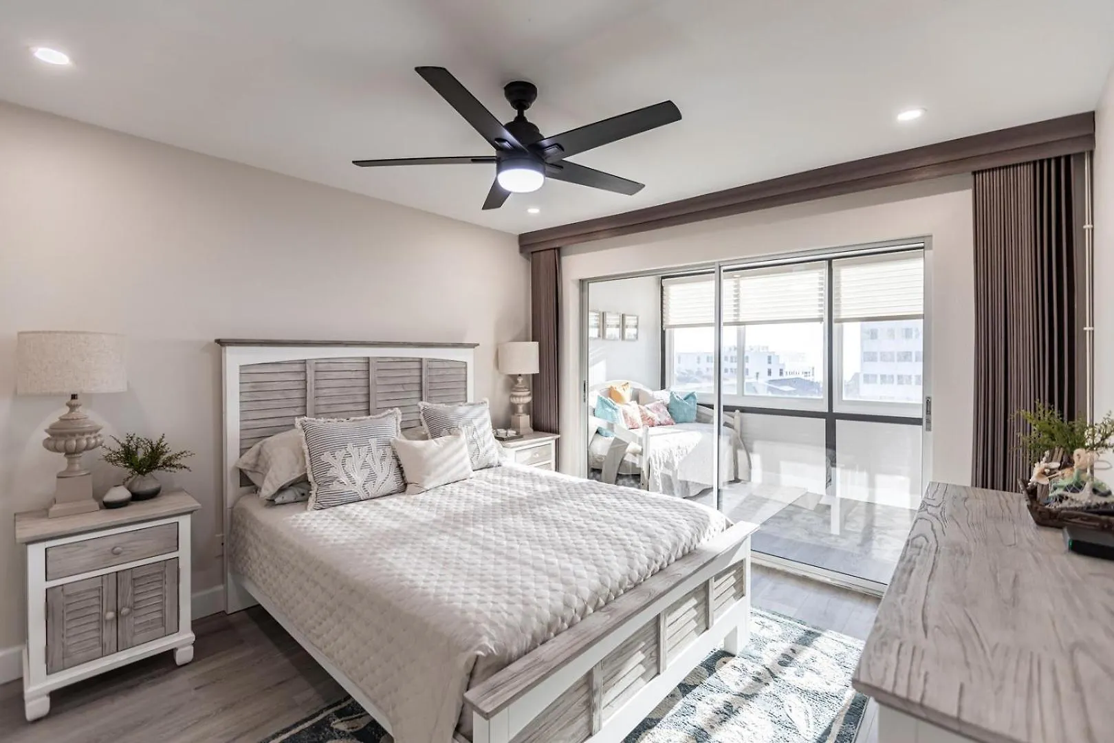 1125-402 - Enjoy Pond Views From High-rise Retreat Holiday home *