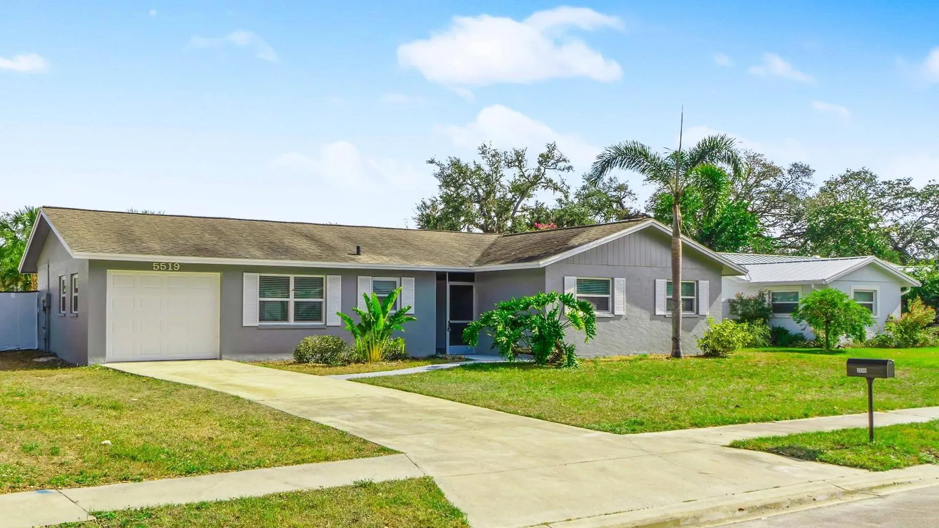 Relaxing Family Getaway With Heated Pool And Villa Sarasota