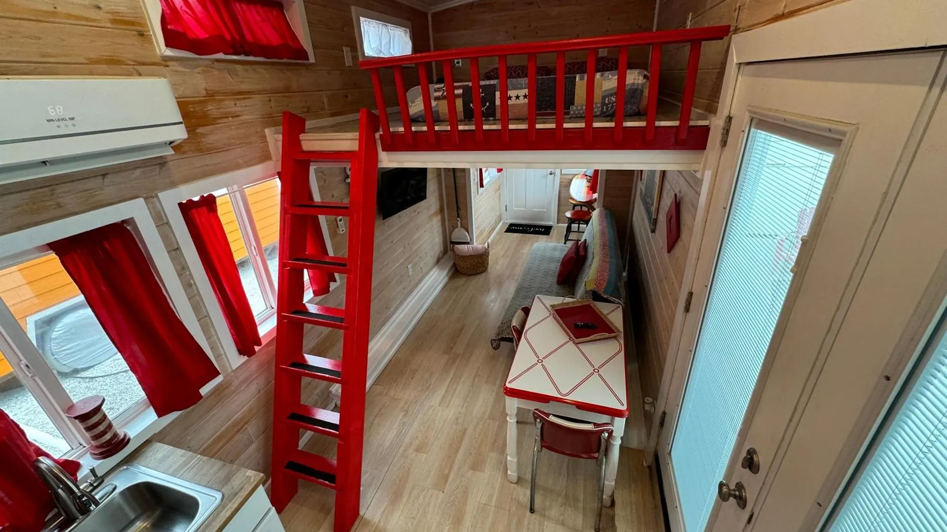Tiny House - Red Lifeguard Stand Holiday home Sarasota