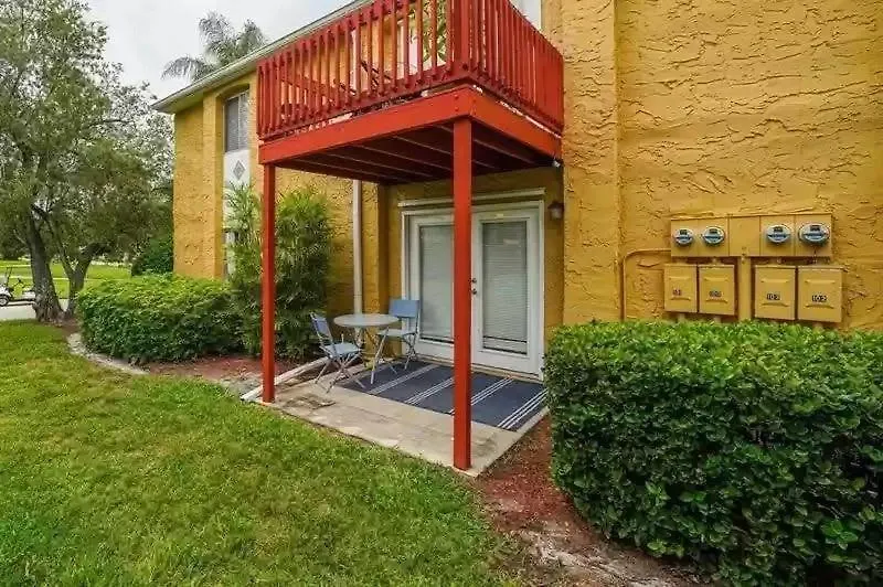 Lovely 3 Bedroom First Floor On Golf Course * Sarasota