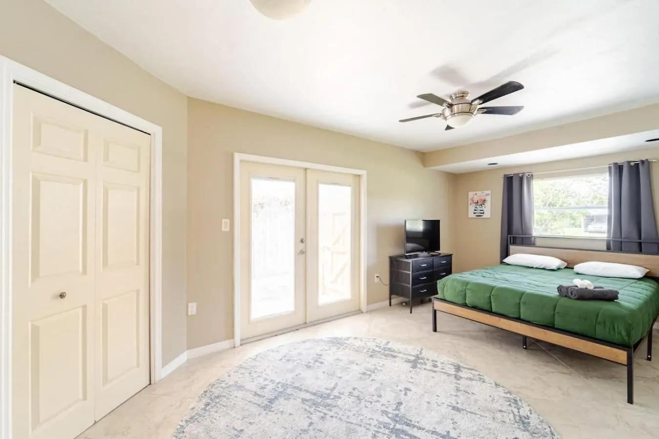 Serene Escape Cozy Close To Beaches Ferienhaus