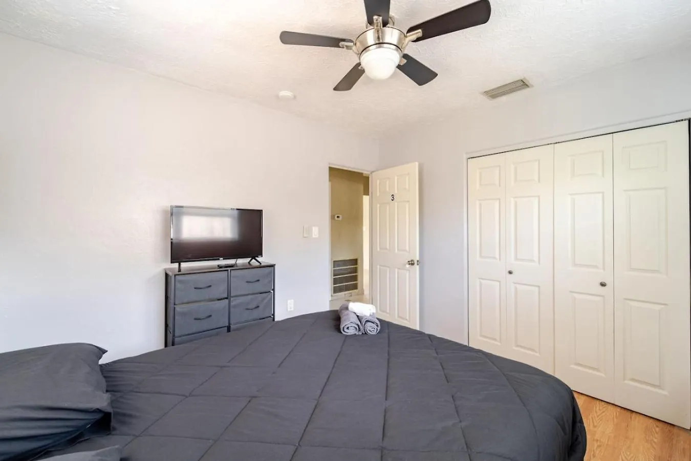 Ferienhaus Serene Escape Cozy Close To Beaches