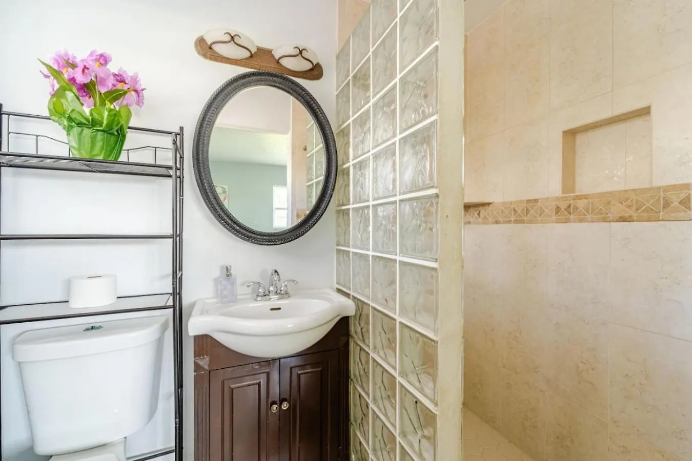 Serene Escape Cozy Close To Beaches Ferienhaus Sarasota