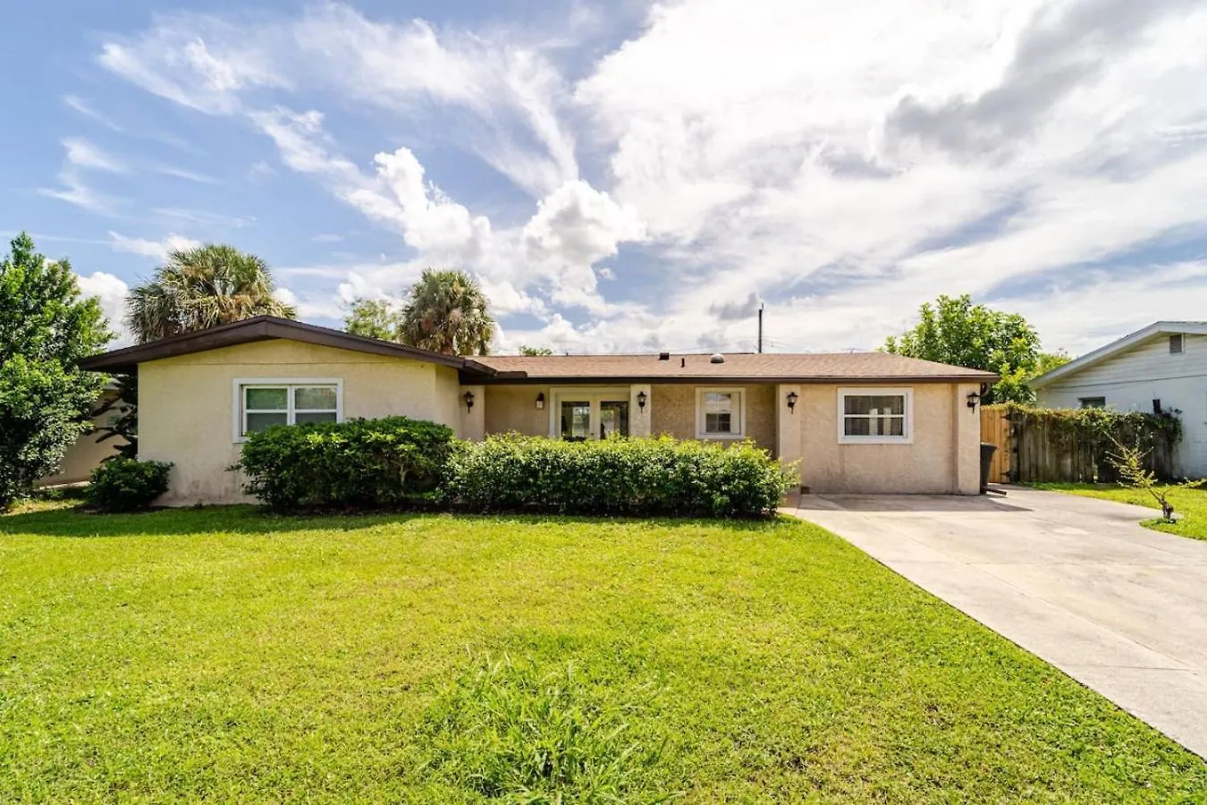 Serene Escape Cozy Close To Beaches Ferienhaus