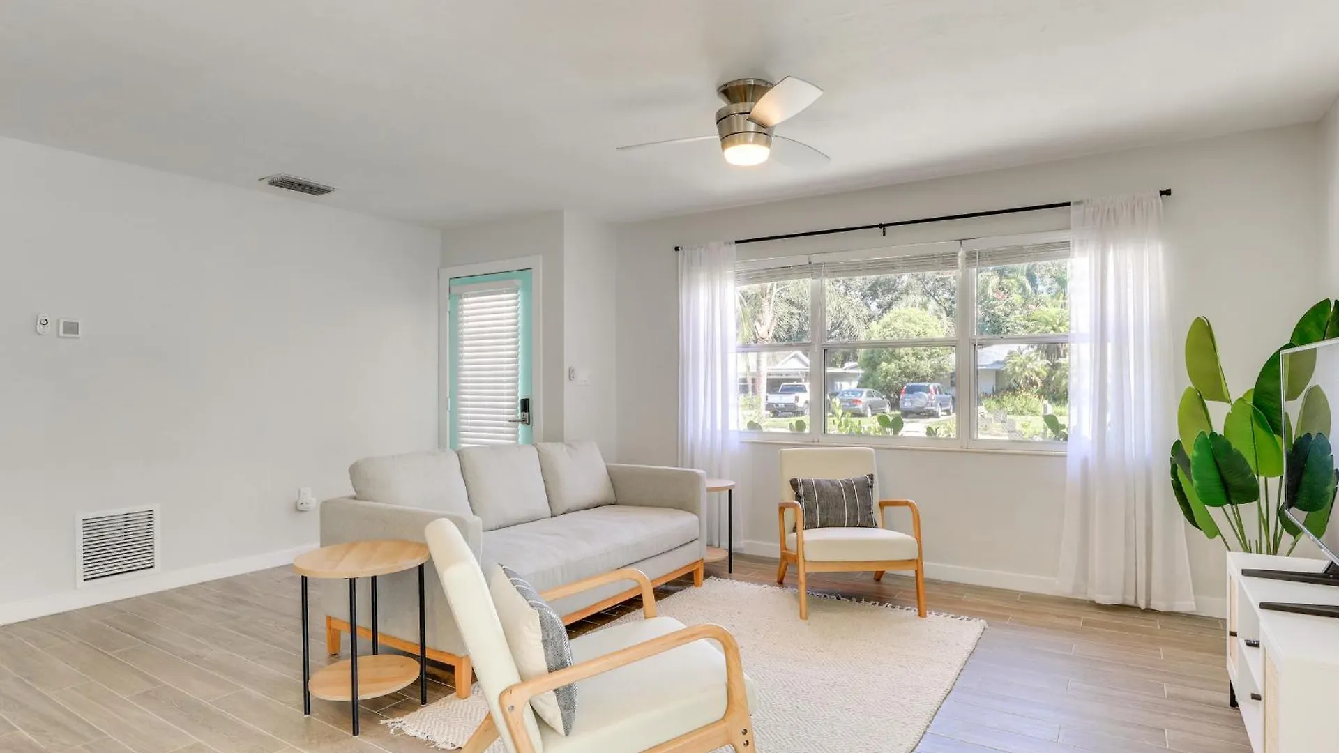 Boho-chic Hideaway Yard And Fire Pit! Holiday home Sarasota