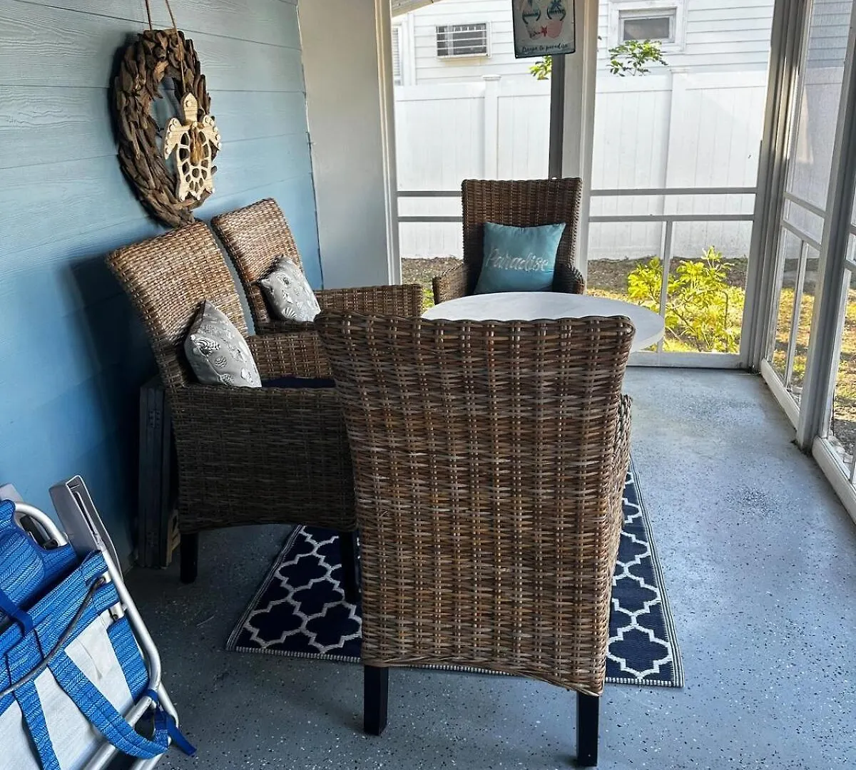 Vakantiehuis Blue Oasis An Inviting Downtown Retreat