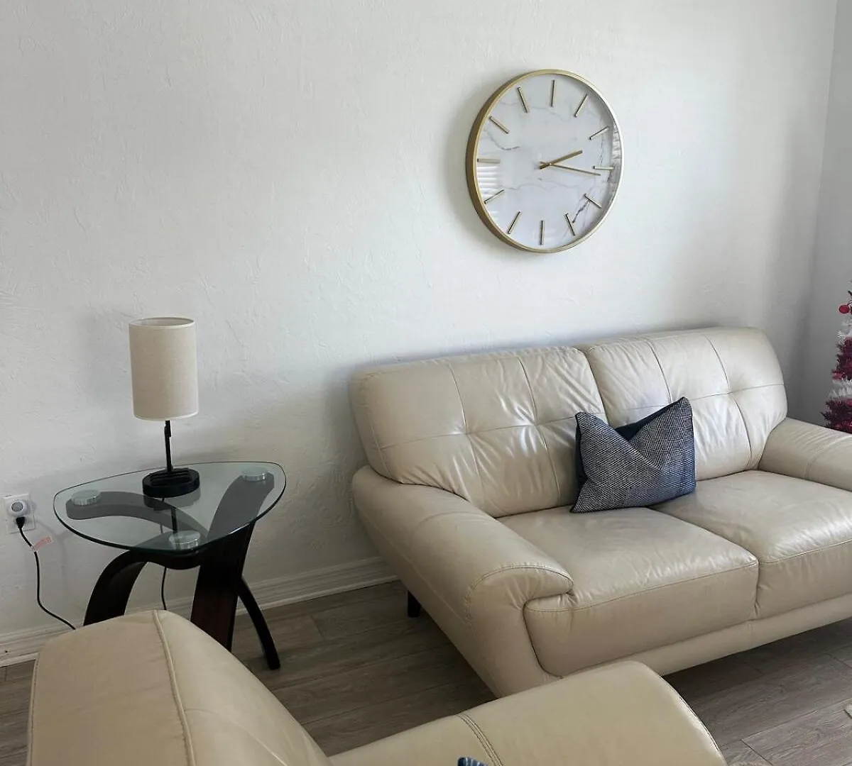 Vakantiehuis Blue Oasis An Inviting Downtown Retreat