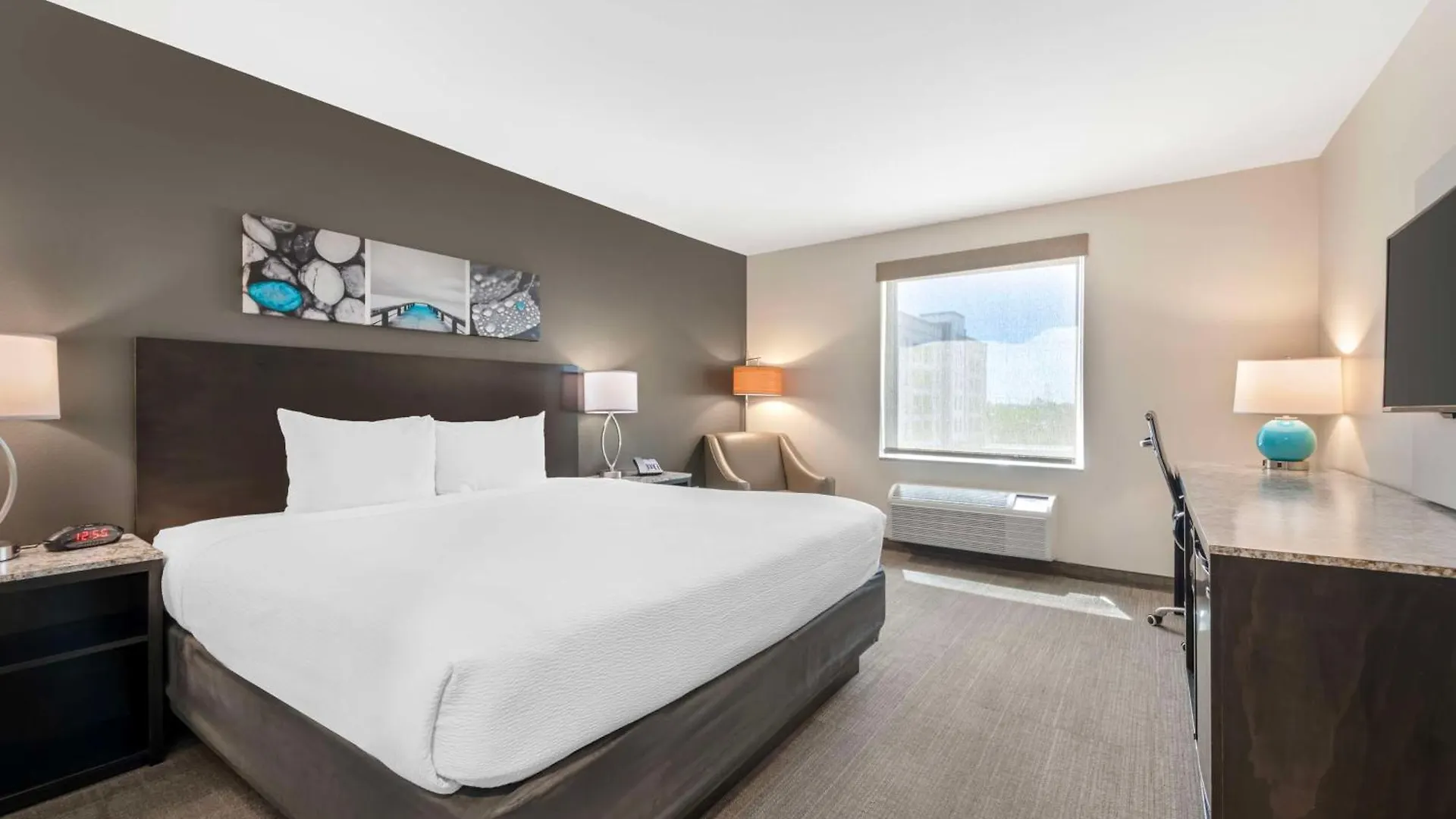 Hotel Magnolia Pointe; Bw Signature Collection