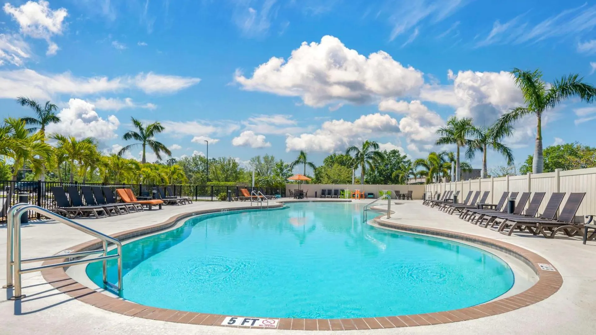 Magnolia Pointe; Bw Signature Collection Hotel