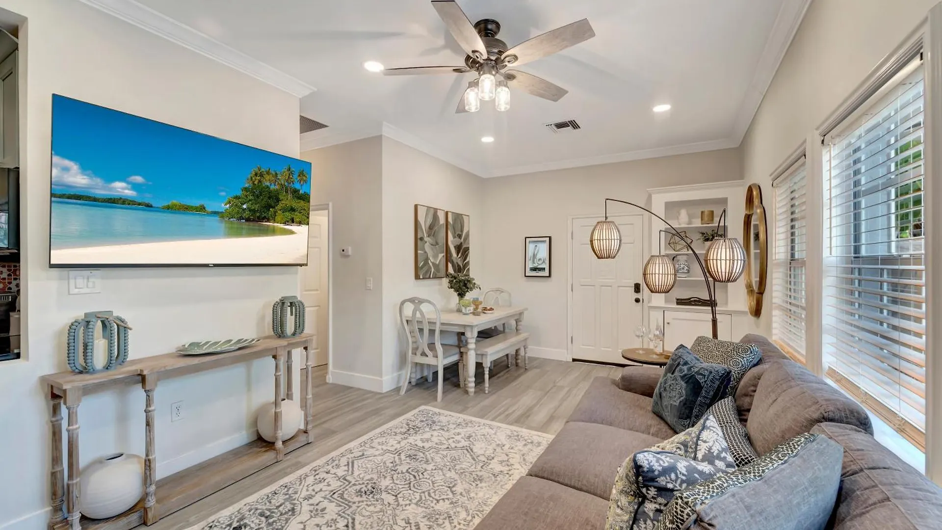Pool Courtyard, Patio With Fire Pit, 2 Mls Downtown Vr24-00130 Sarasota