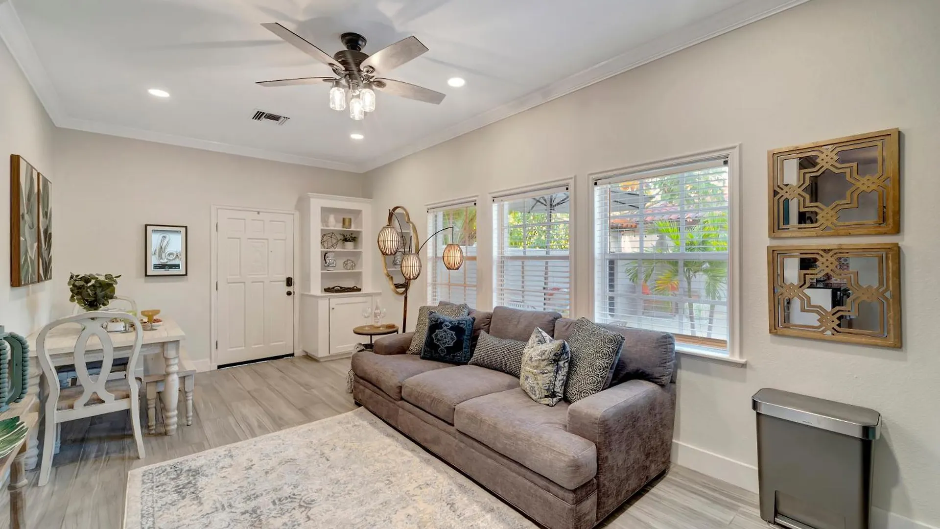 Holiday home Pool Courtyard, Patio With Fire Pit, 2 Mls Downtown Vr24-00130 Sarasota
