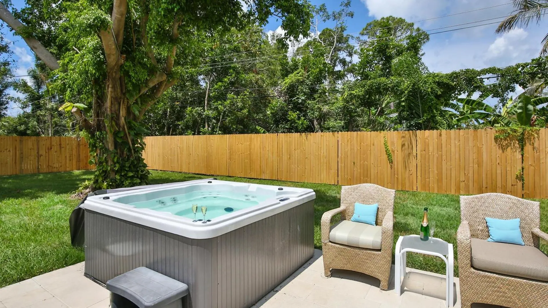 Hot Tub Retreat With Big Private Fenced Yard By Beach Holiday home Sarasota