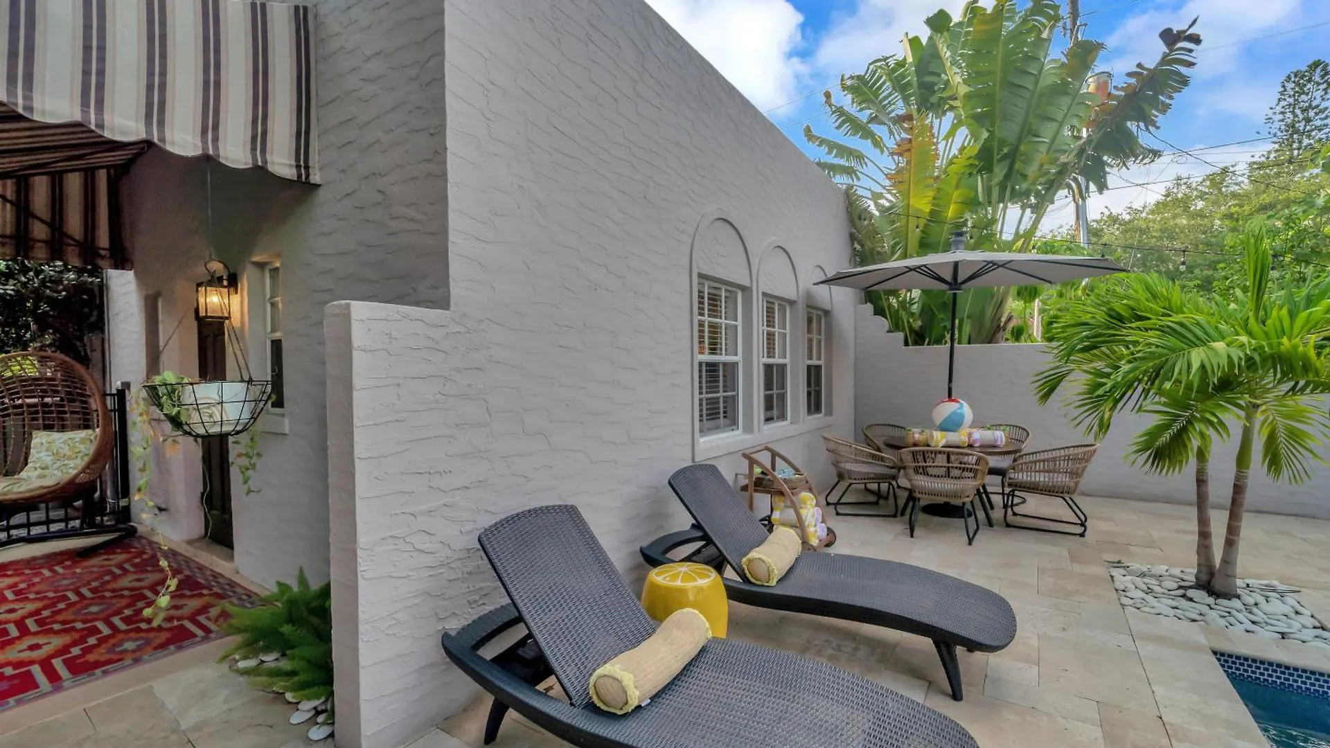 Pool Courtyard, Patio With Fire Pit, 2 Mls Downtown Vr24-00130 Holiday home