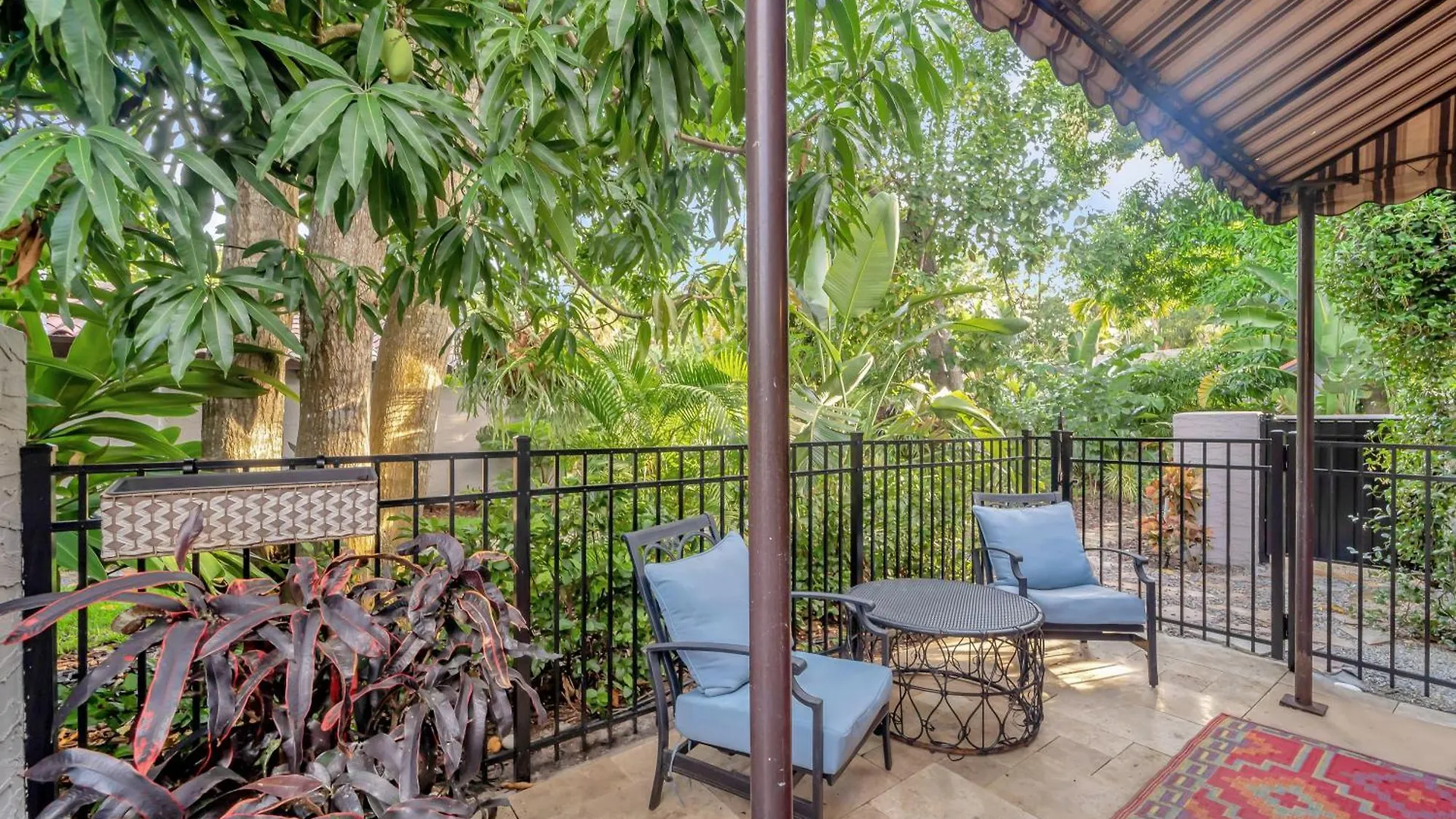 Holiday home Pool Courtyard, Patio With Fire Pit, 2 Mls Downtown Vr24-00130 Sarasota