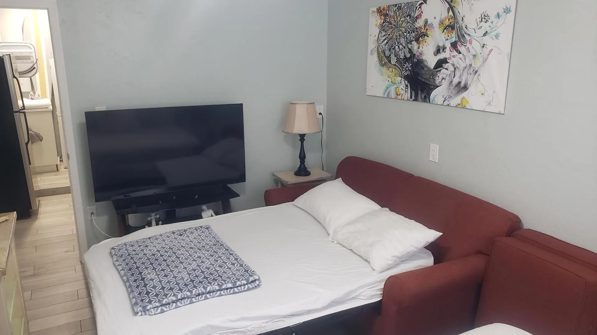 Apartment Streamlined & Chic Getaway In *