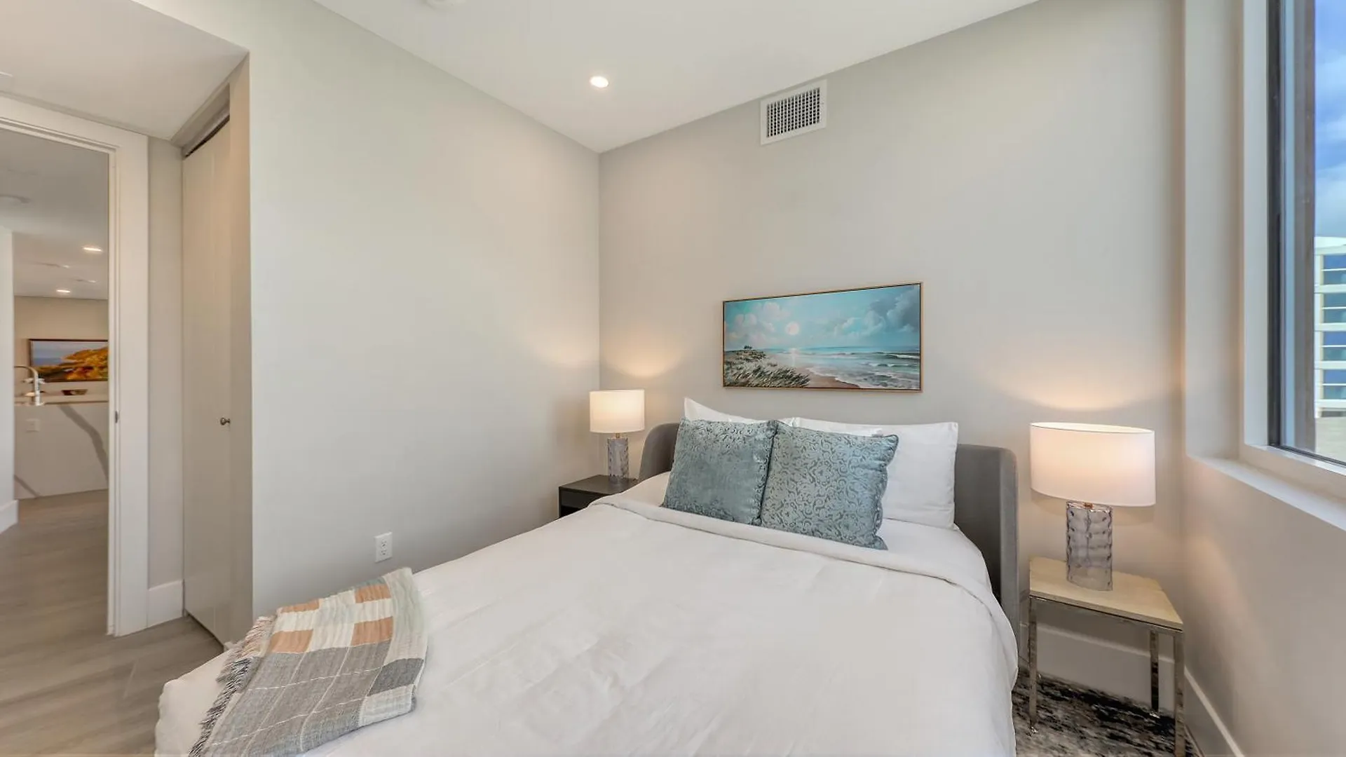 Ten35 Seaside Апартаменты *